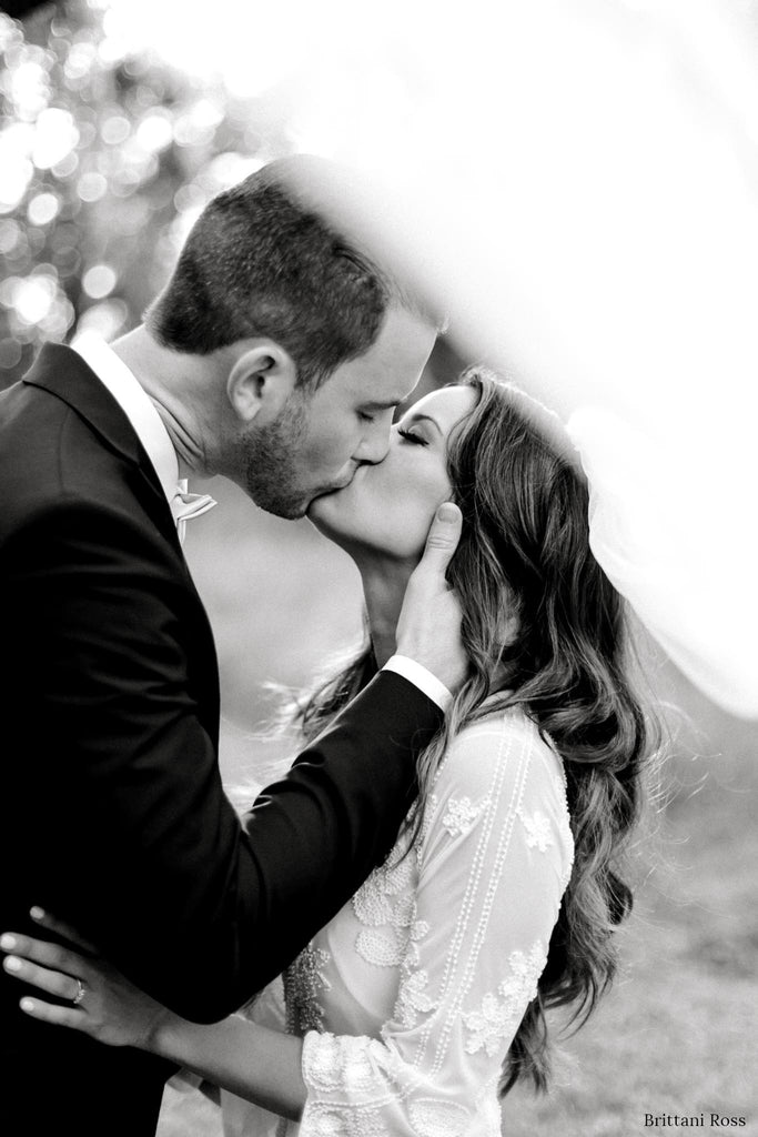 Kindred Black & White